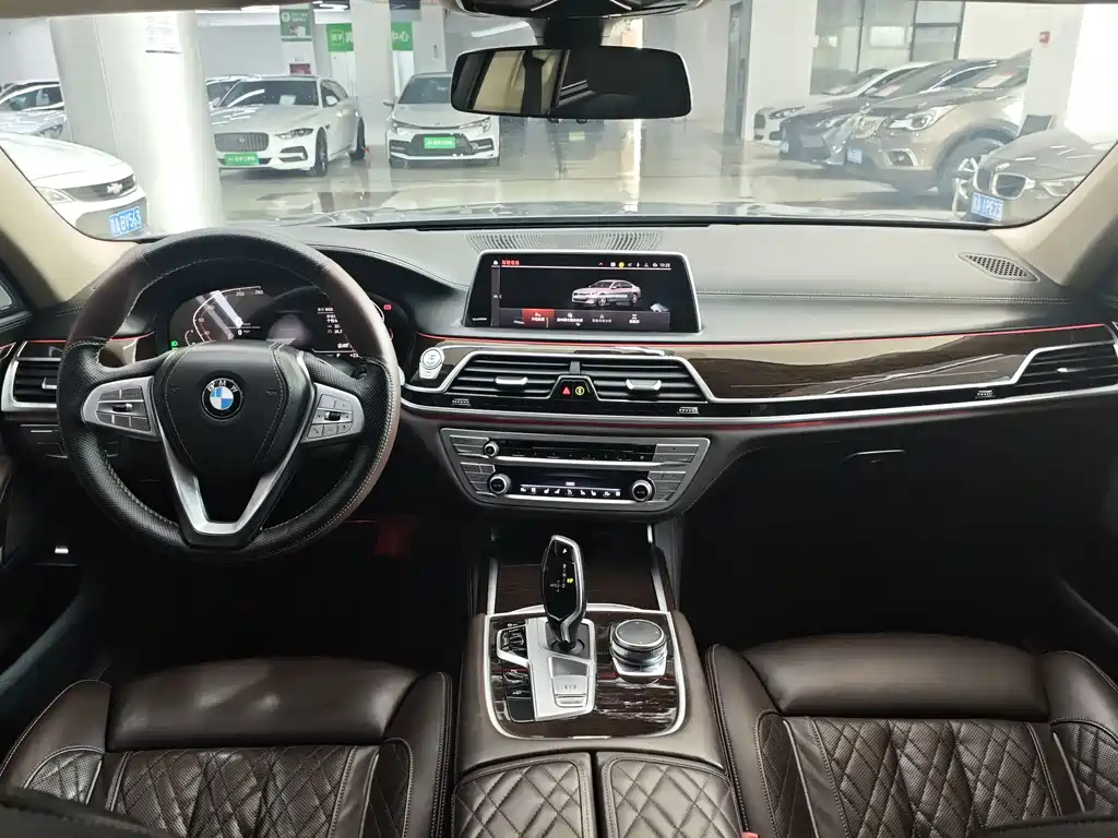 BMW 7 Series 2019 — фото 16