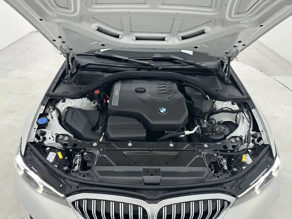 BMW 3 Series 2023 — фото 17