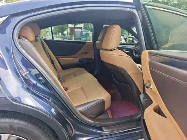 Lexus ES 2021