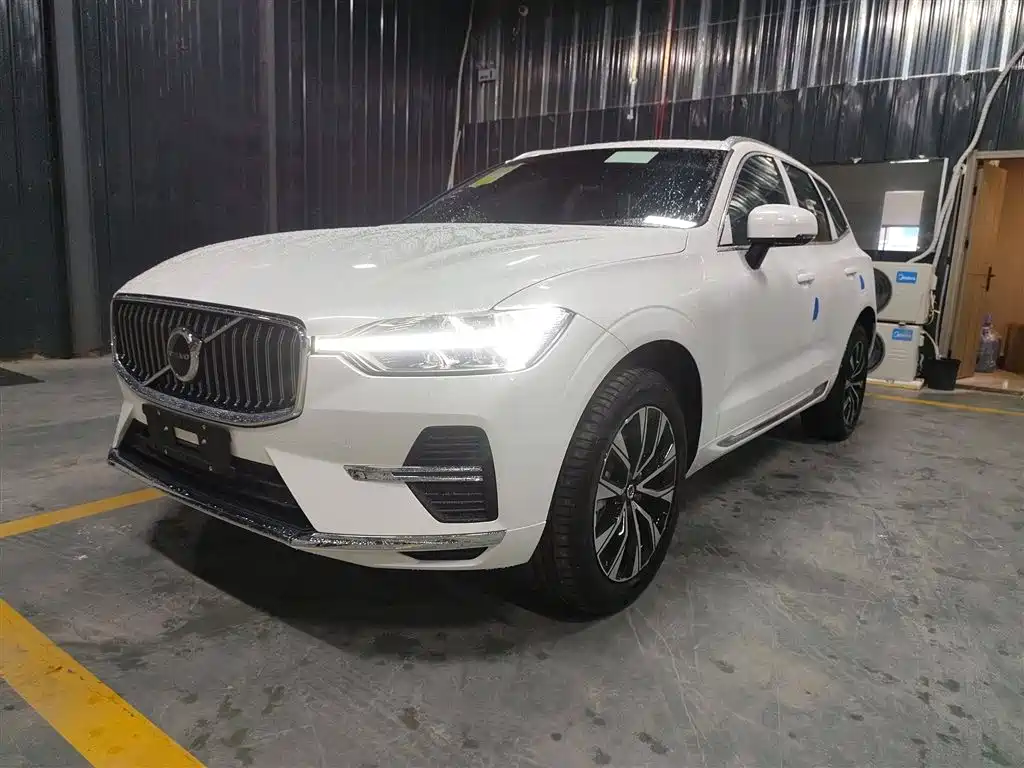 Volvo XC60 2025 — фото 2