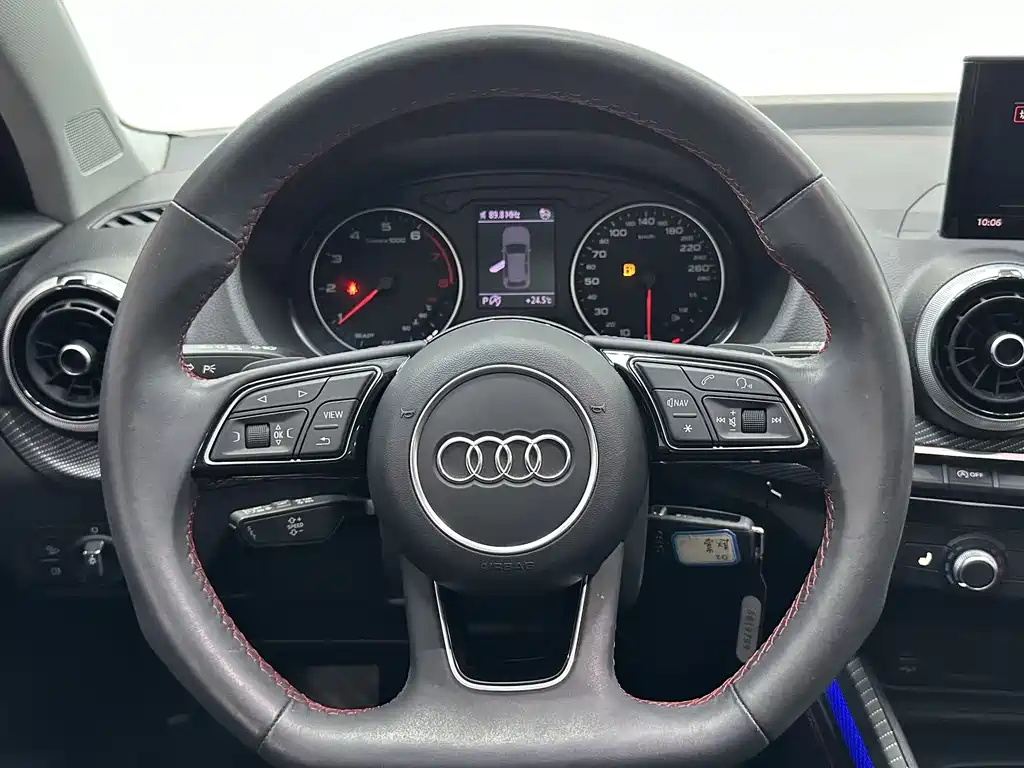 Audi Q2L 2023 — фото 12
