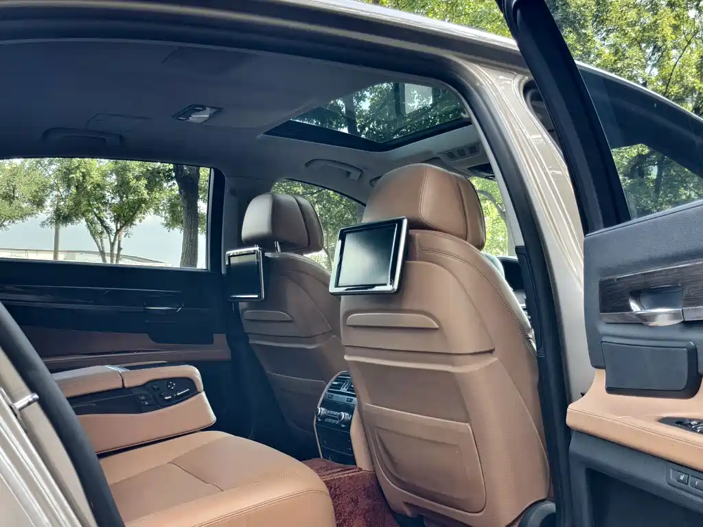 BMW 7 Series 2016 — фото 12