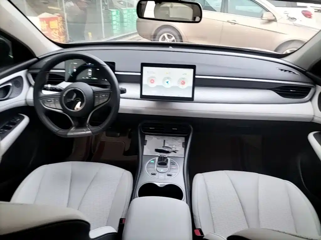 BYD Seal 05 DM-i 2025 — фото 10