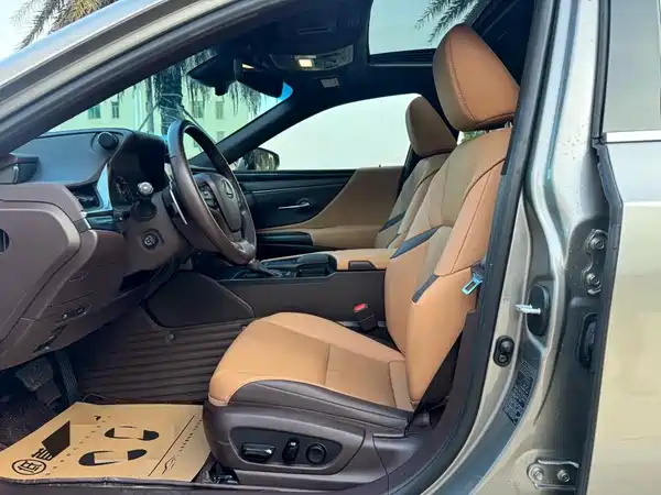 Lexus ES 2021