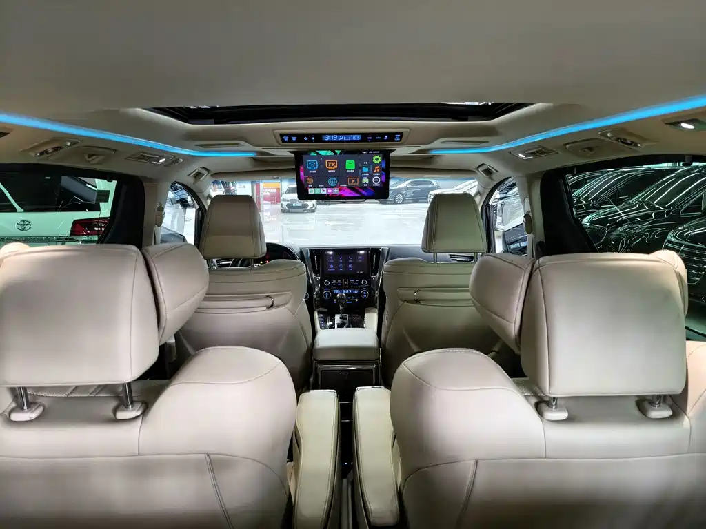 Toyota Alphard 2022 — фото 9