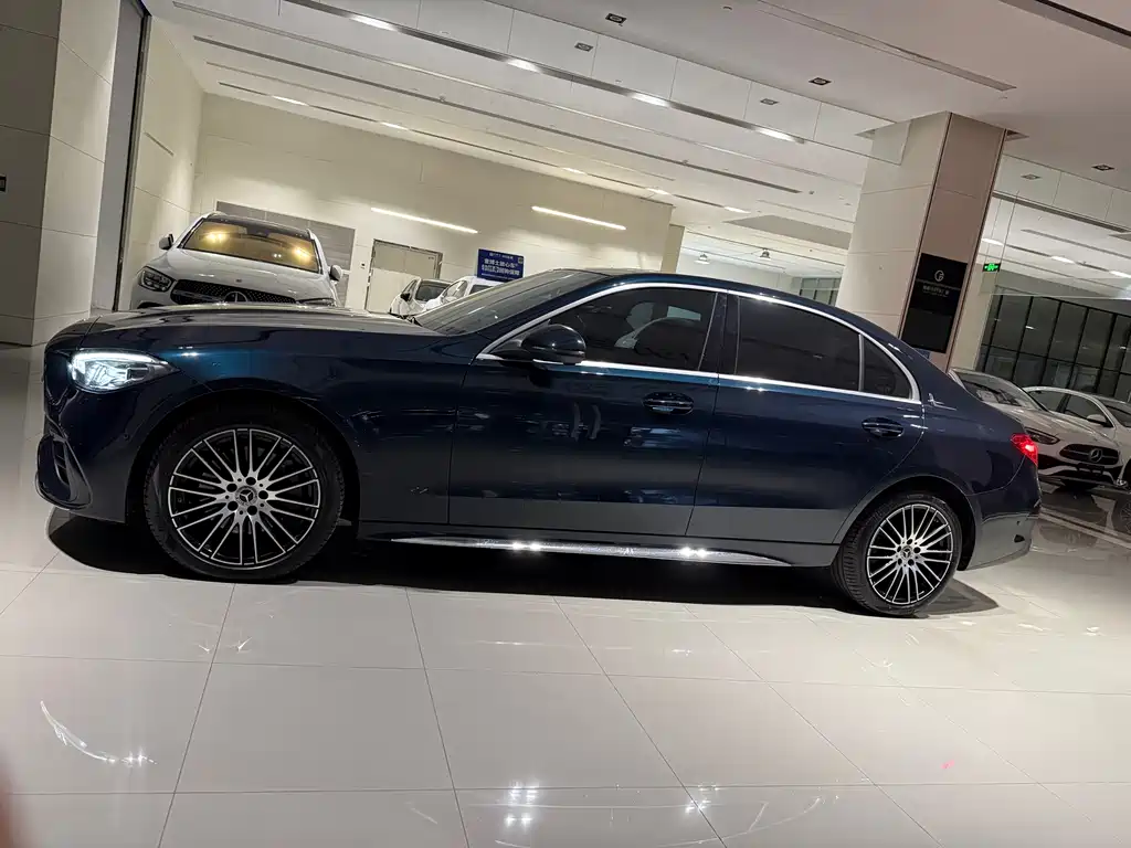 Mercedes-Benz C-Class 2023 — фото 5
