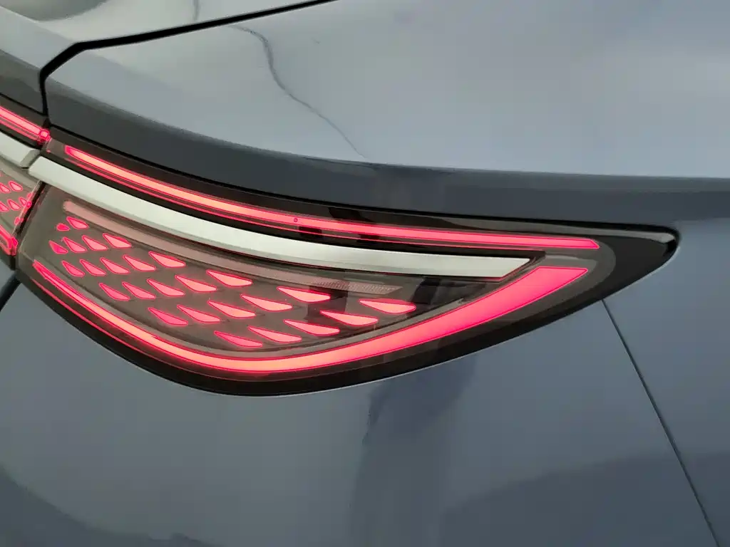 BYD Seal 07 DM-i 2025 — фото 14