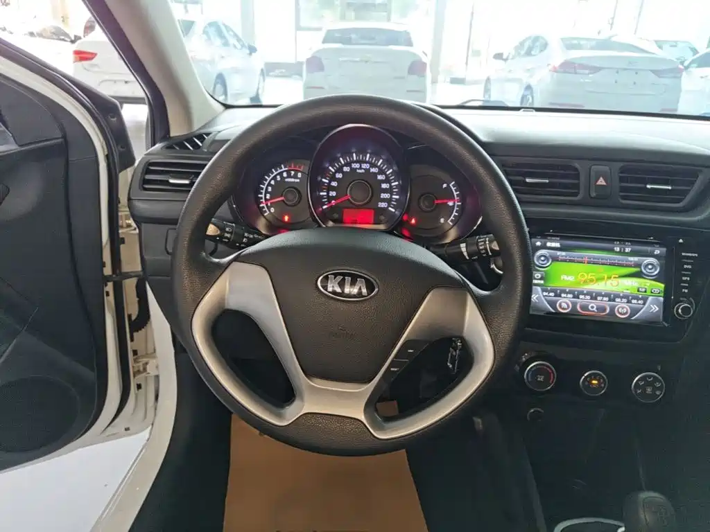 Kia K2 2015 — фото 11