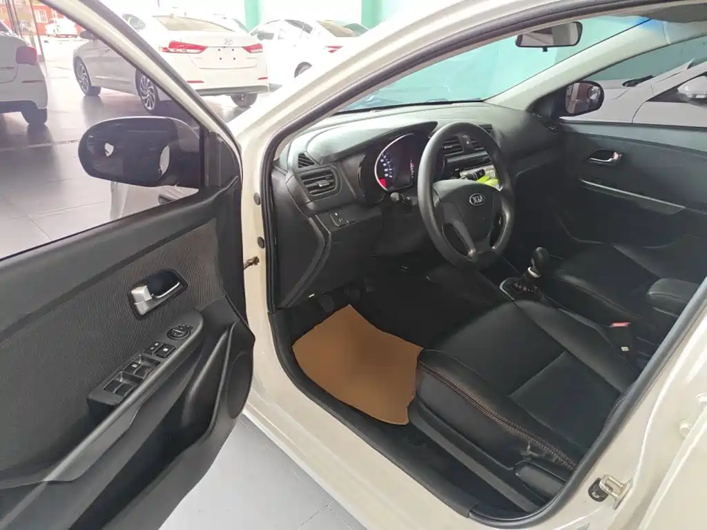 Kia K2 2015 — фото 16