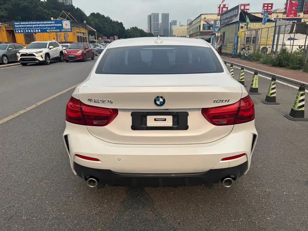 BMW 1 Series 2019 — фото 12