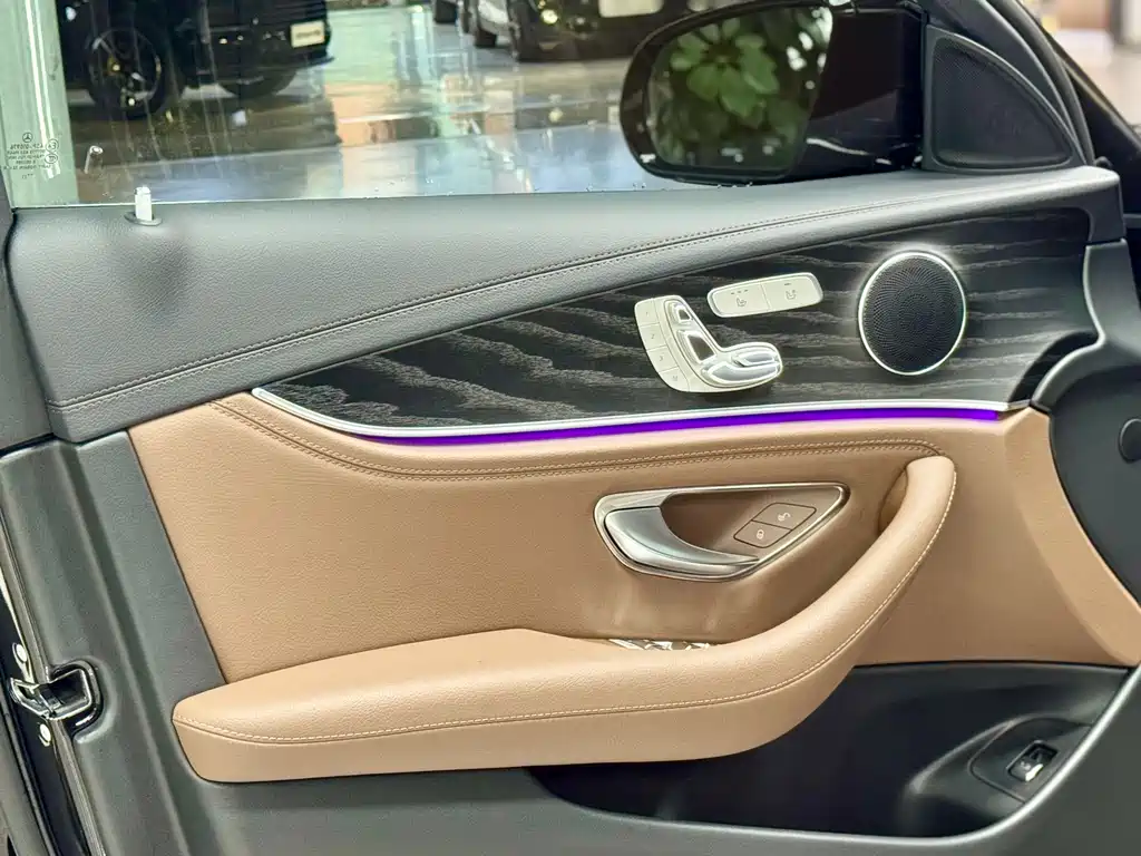 Mercedes-Benz E-Class 2023 — фото 16