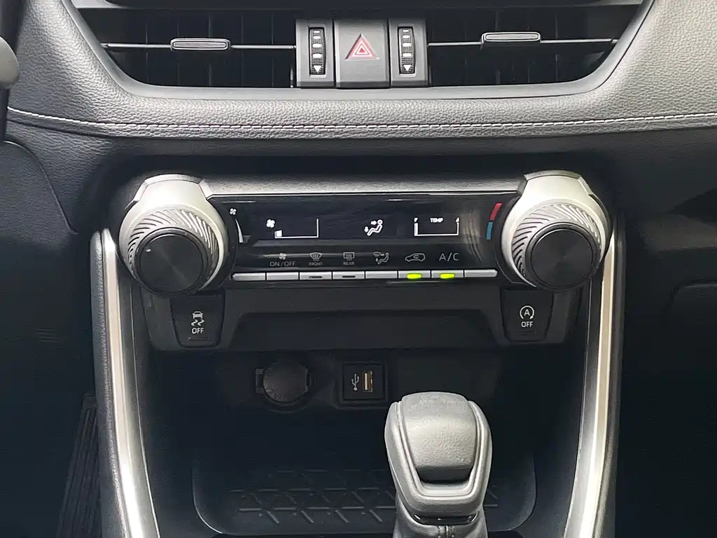 Toyota RAV4 2025 — фото 19