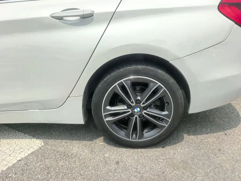 BMW 1 Series 2017 — фото 10