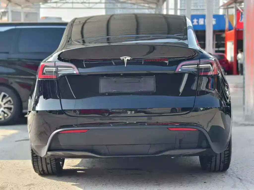 Tesla Model Y 2023 — фото 8