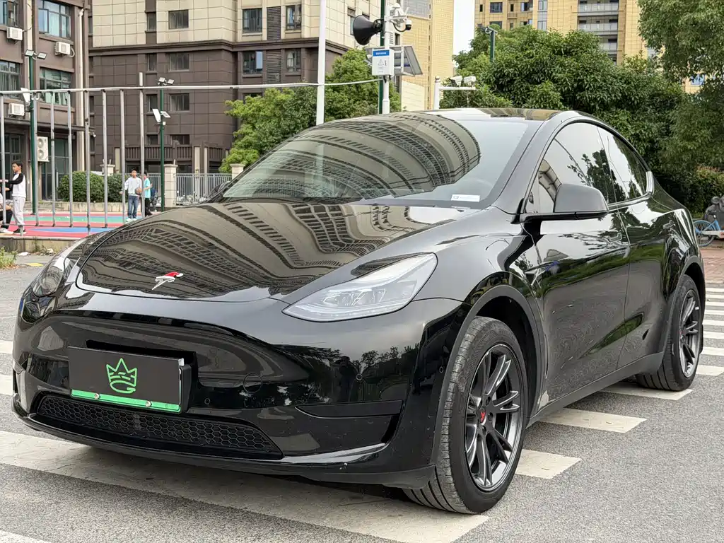 Tesla Model Y 2024 — фото 1