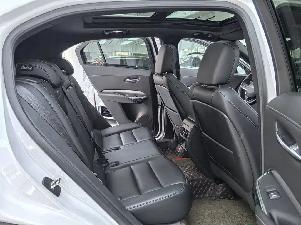 Cadillac XT4 2021 — фото 11