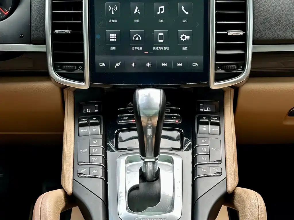 Porsche Cayenne 2015 — фото 14