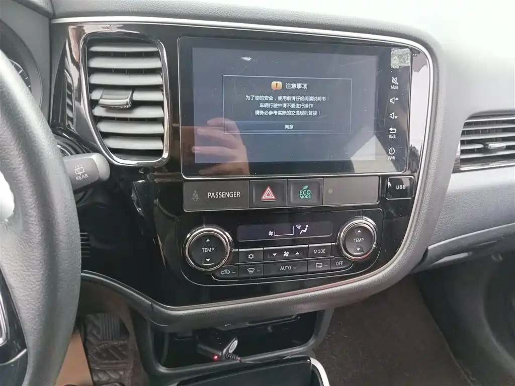 Mitsubishi Outlander 2019 — фото 13