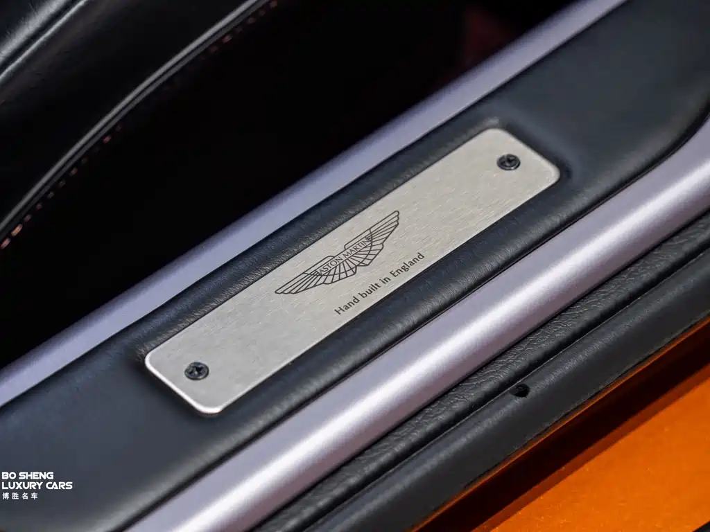 Aston Martin Virage 2016 — фото 40