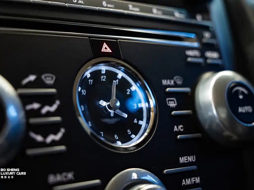 Aston Martin Virage 2016 — фото 20