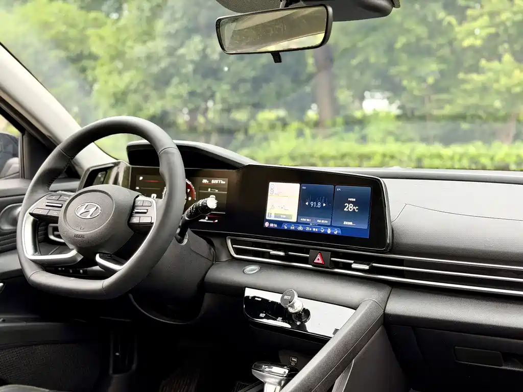 Hyundai Elantra 2020 — фото 13