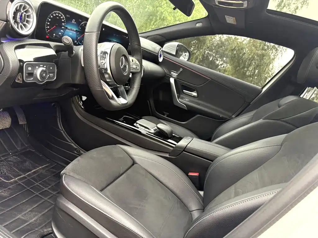 Mercedes-Benz A-Class 2023 — фото 2