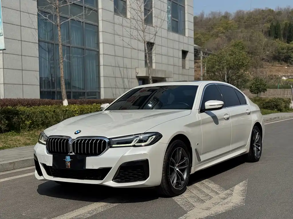 BMW 5 Series 2022 — фото 1