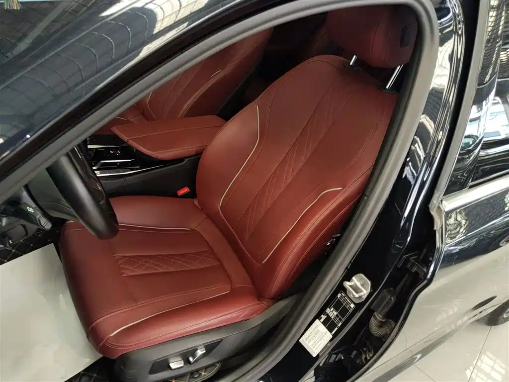 BMW 5 Series 2023 — фото 15