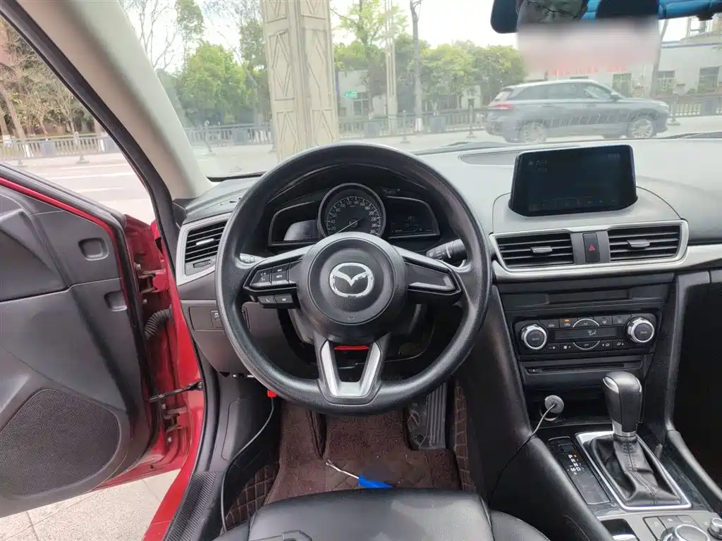 Mazda 3 Axela 2018 — фото 11