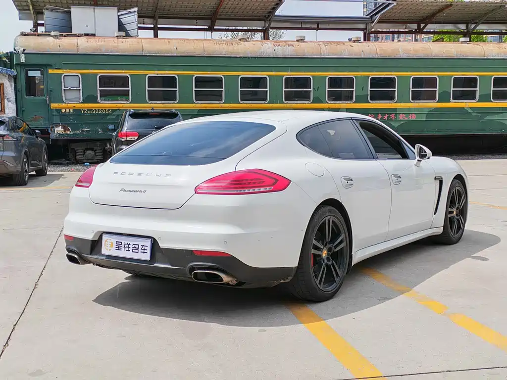 Porsche Panamera 2016 — фото 12