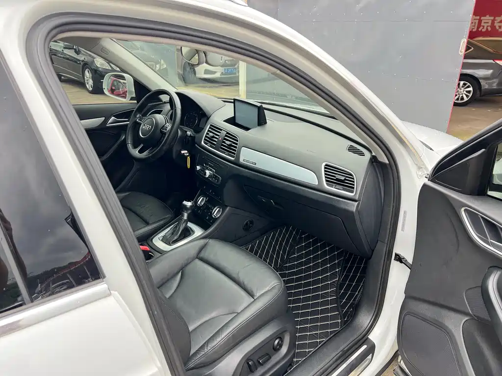 Audi Q3 2015 — фото 13