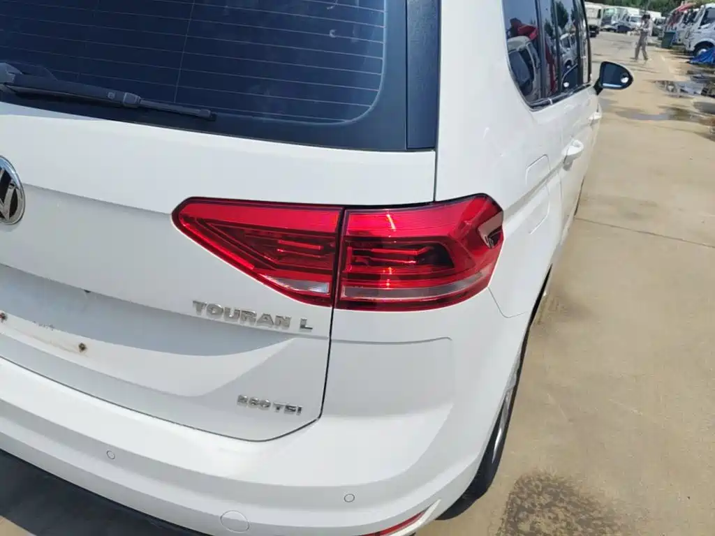 Volkswagen Touran 2018 — фото 24