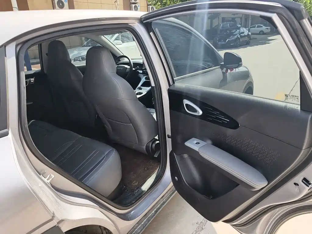 Geely Galaxy Starwish 2025 — фото 12