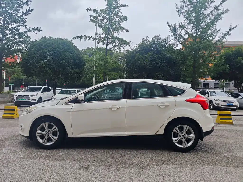 Ford Focus 2015 — фото 20