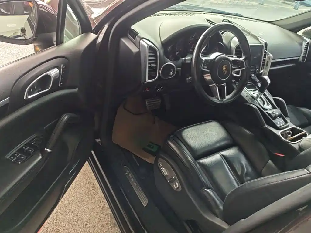 Porsche Cayenne 2017 — фото 16