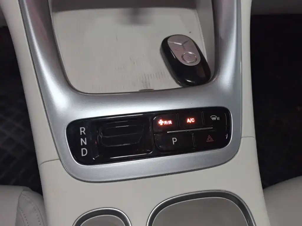 Geely Galaxy Starwish 2025 — фото 14