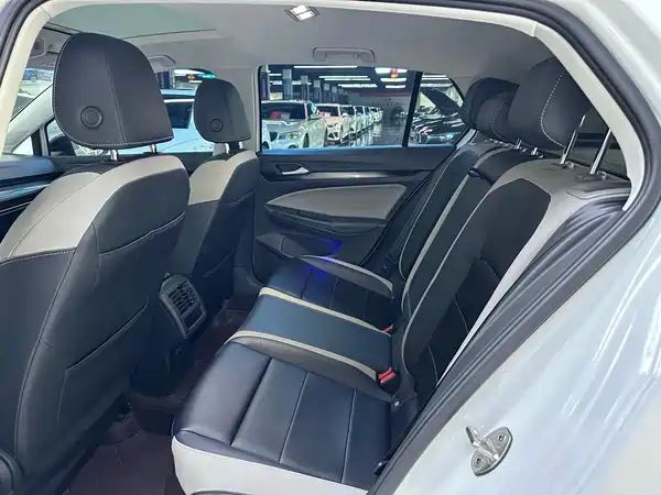 Volkswagen Golf 2023