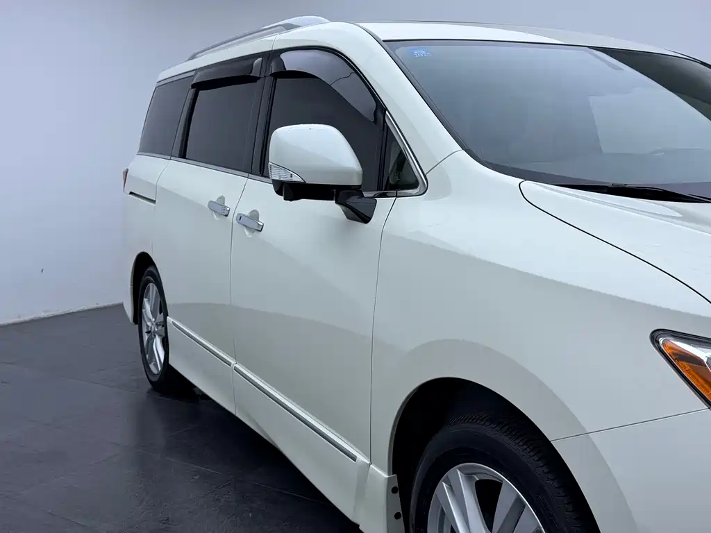 Nissan Quest 2017 — фото 35
