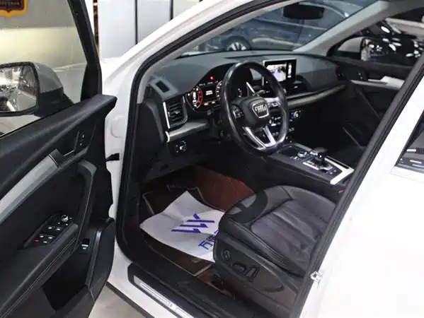 Audi Q5L 2020
