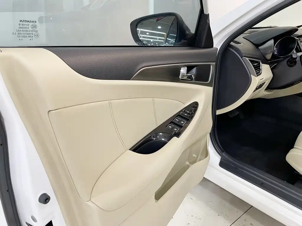 Changan Eado 2017 — фото 14
