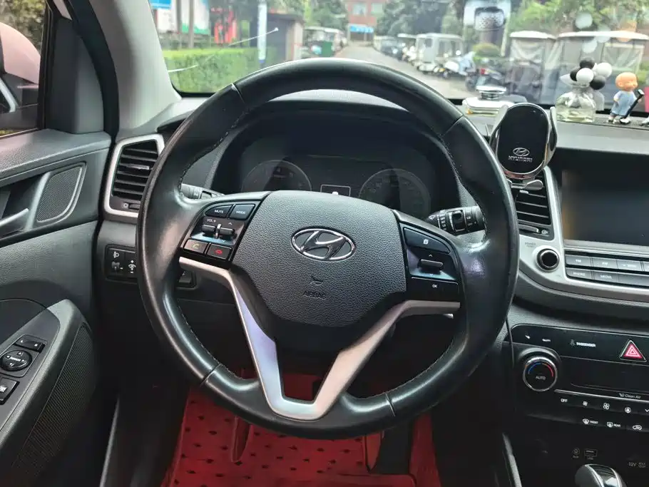 Hyundai Tucson 2017 — фото 15