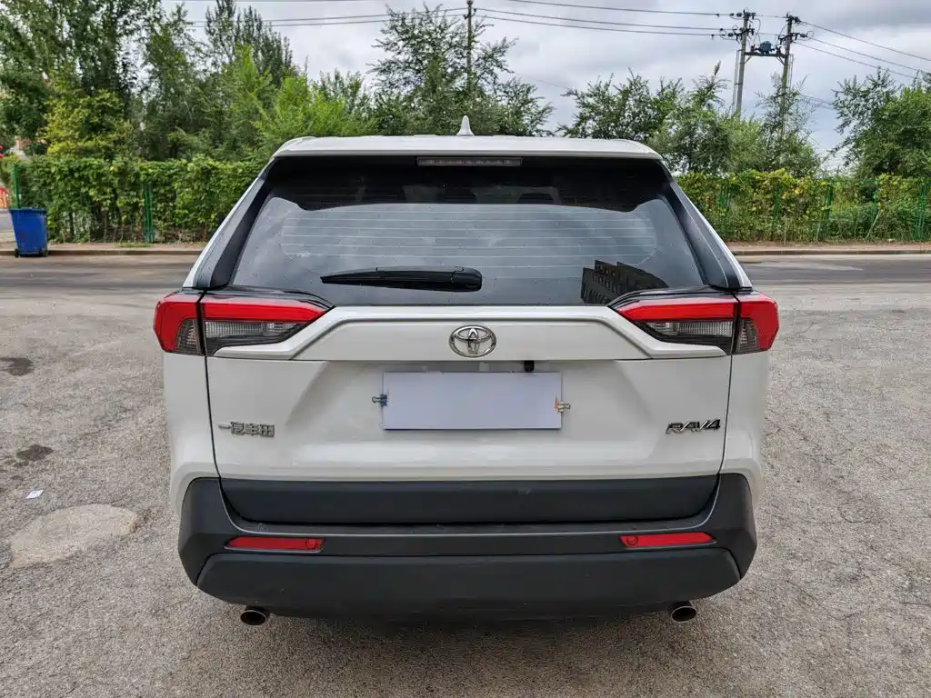 Toyota RAV4 2024 — фото 11