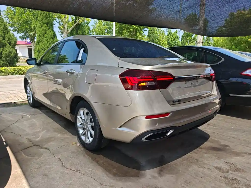 Geely Emgrand 2021