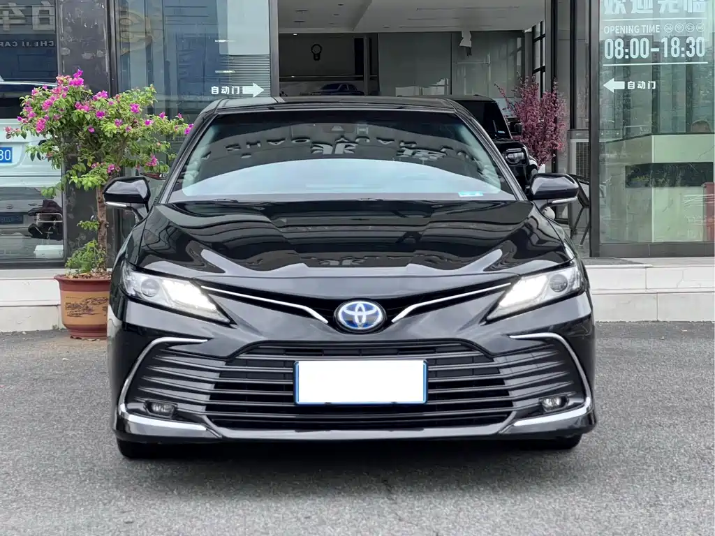 Toyota Camry 2022 — фото 2