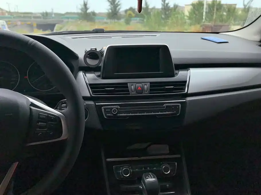 BMW 2 Series Station Wagon 2017 — фото 13