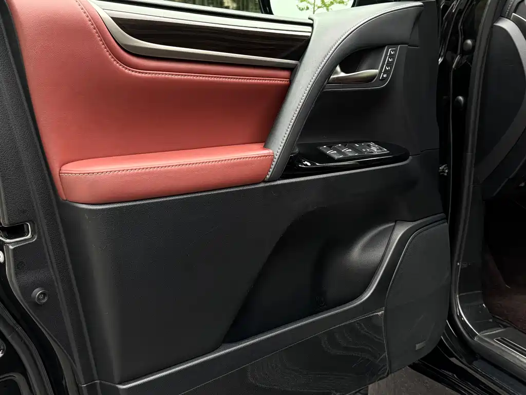 Lexus LX 2018 — фото 12