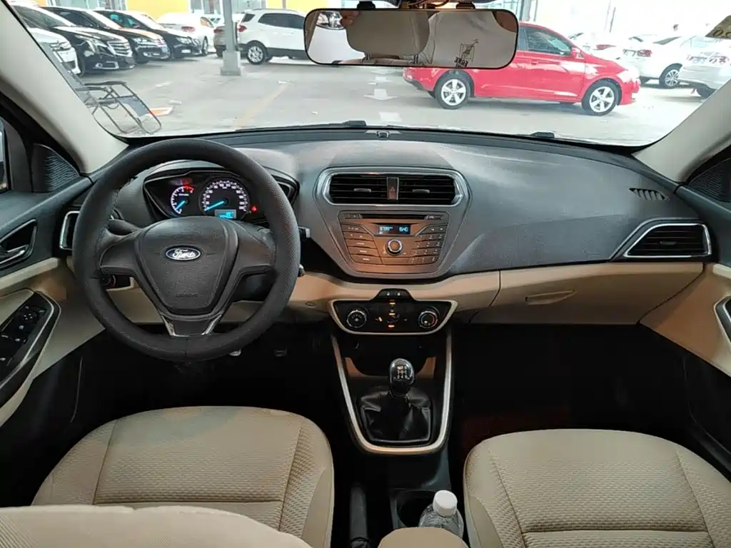 Ford Escort 2018 — фото 10