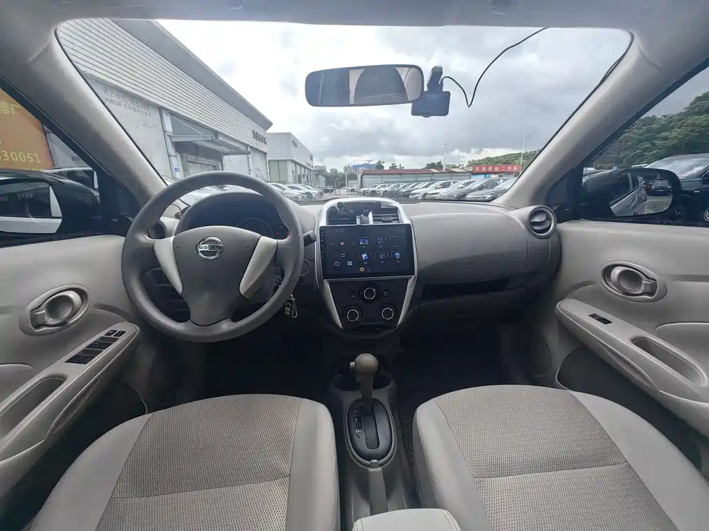 Nissan Sunny 2015 — фото 9