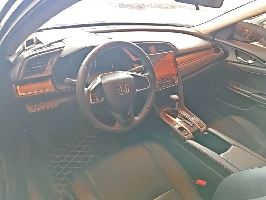 Honda Civic 2018 — фото 10