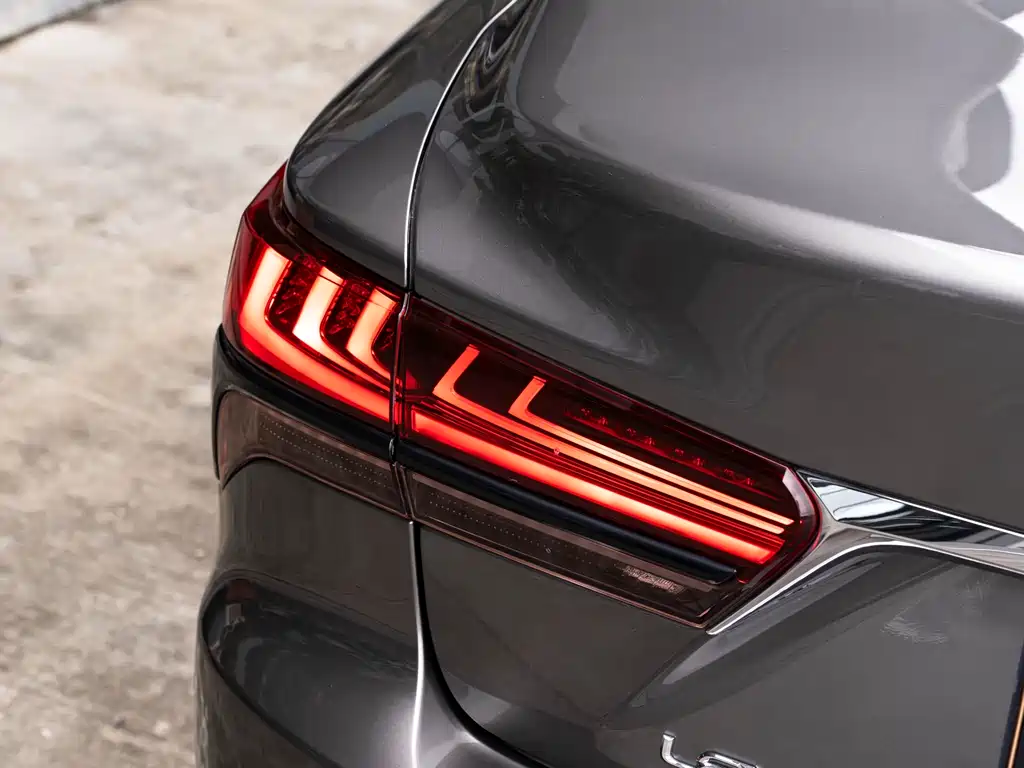 Lexus LS 2021